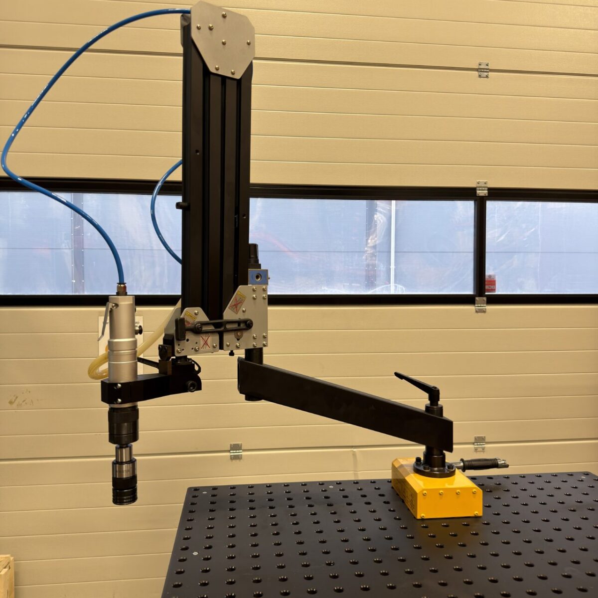 Utstilling pneumatisk gjengemaskin M5 - M16 inkl magnetfot