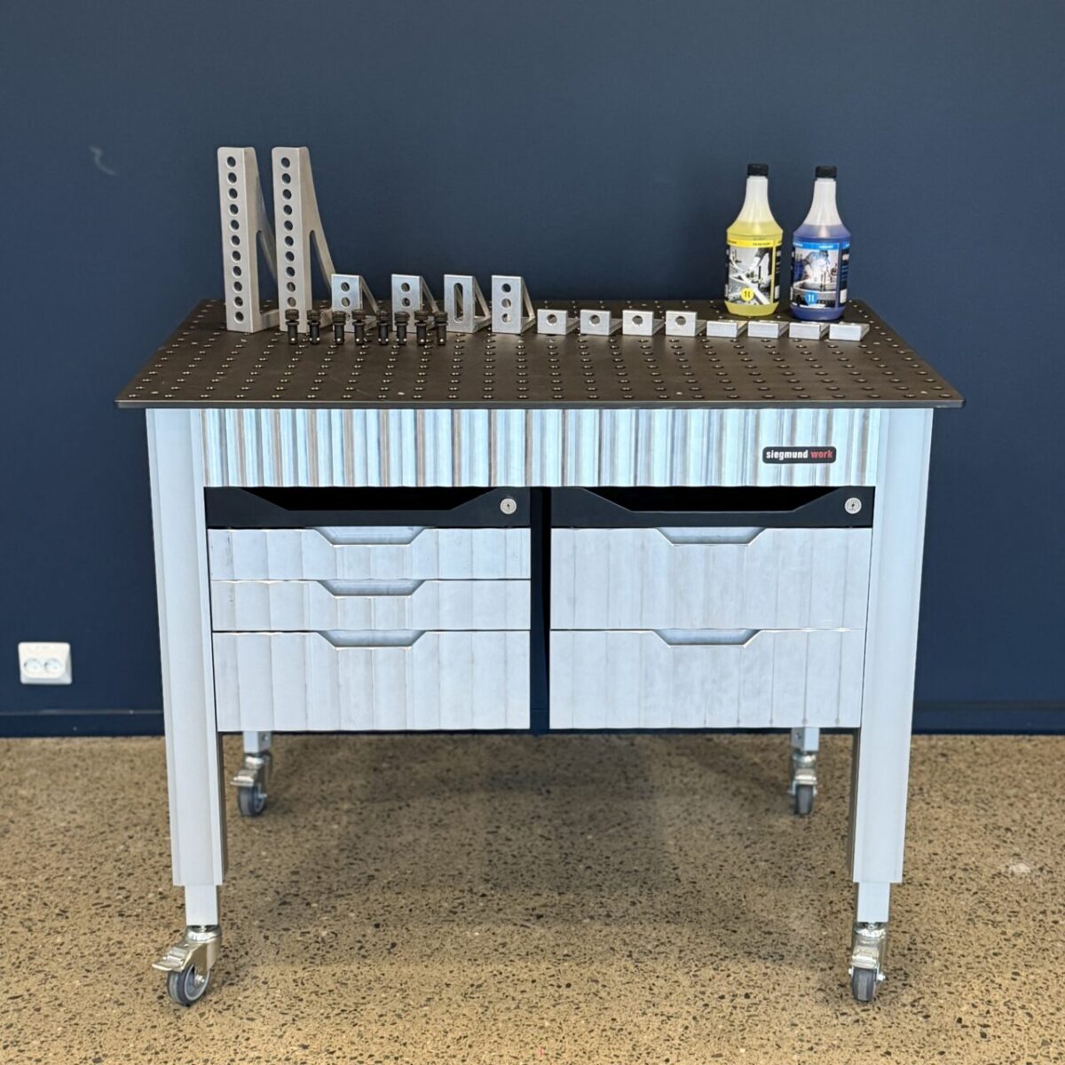 Utstilling Sveisebord 1200x800mm inkl tilbehør, skuffeseksjoner og hjul