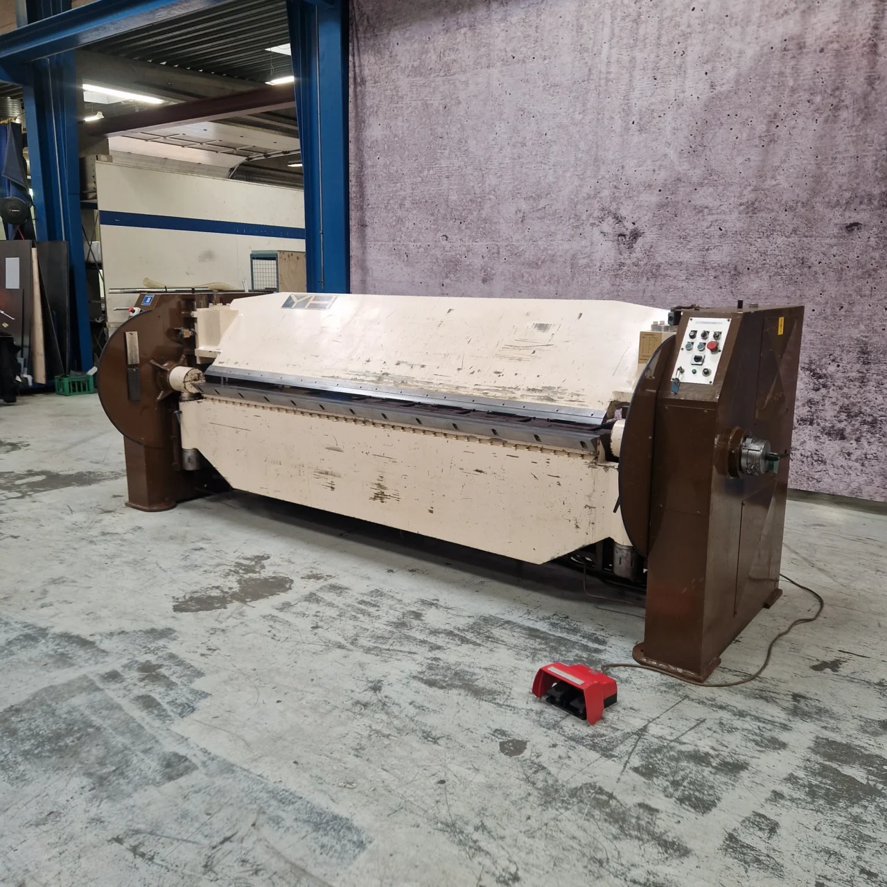 Brukt Ystads KM 3000/6 hydraulisk kantbukkemaskin / plateknekke – 3 000 × 6 mm